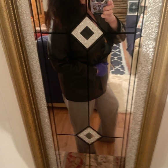 Women's Black lambskin leather Jacket - Picture 14 of 17